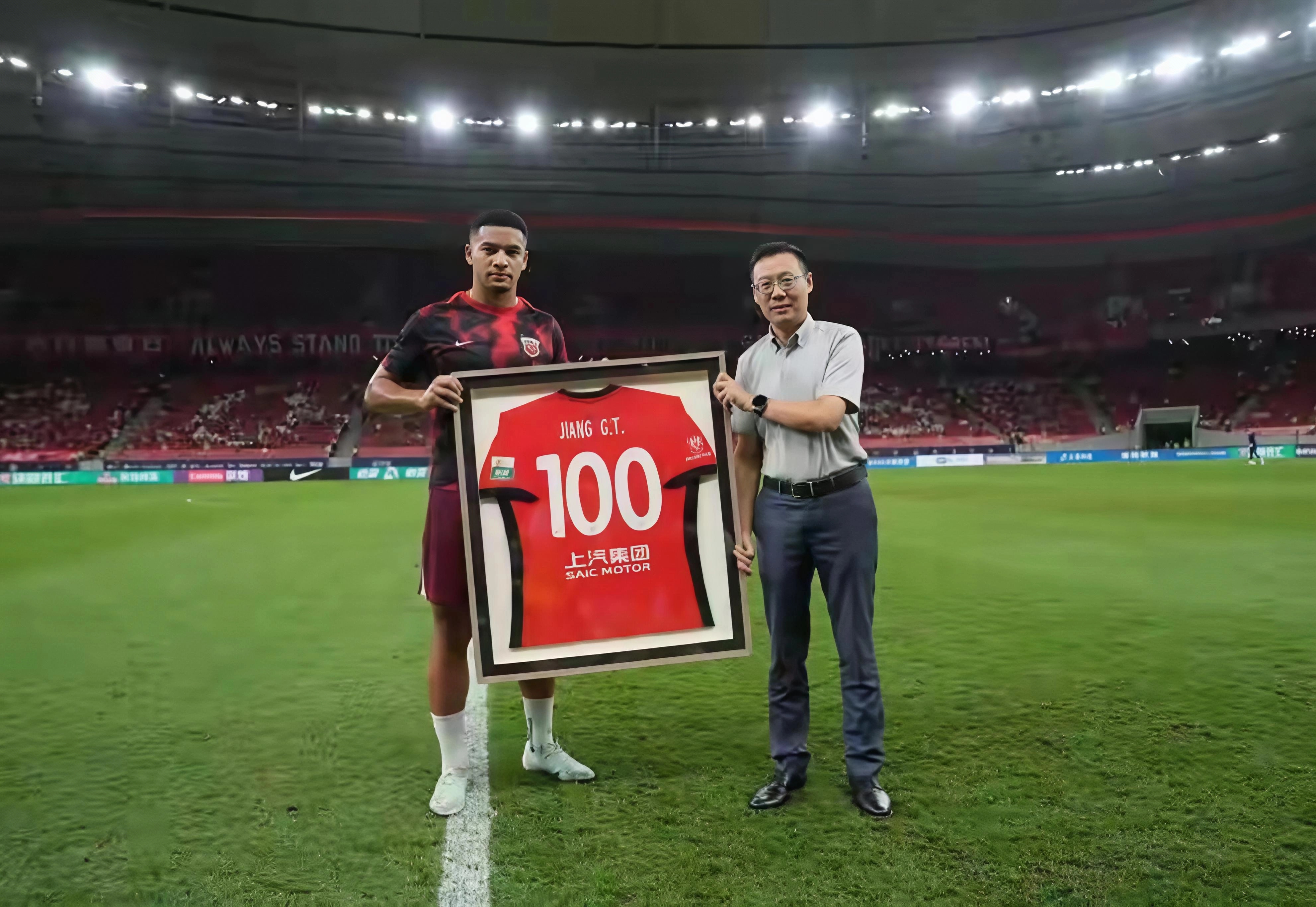 九游手游入口包含拜仁慕尼黑围绕社区盾迎来里程碑冲刺阶段山东泰山备战足总杯，今晨费耶诺德调整名单以备全明星赛看傻球迷的词条